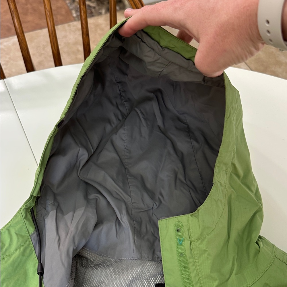 The North Face Green and White Raincoat - Picture 4 of 4